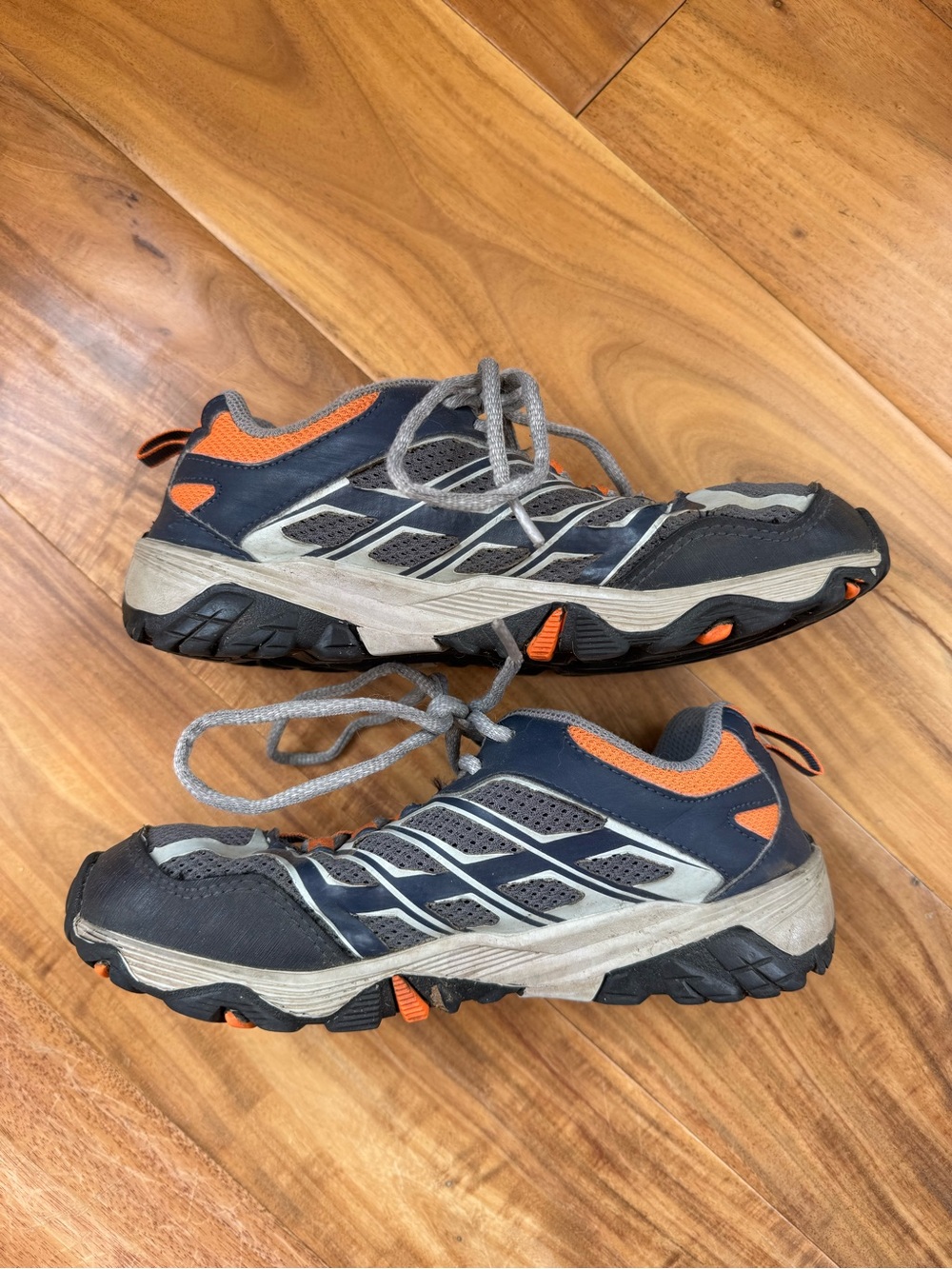 Merrell Moab shoes - Picture 2 of 7